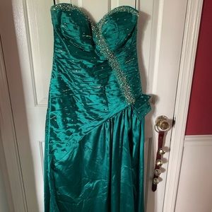 Strapless Emerald Prom Dress